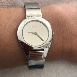 Gucci bracelet watch